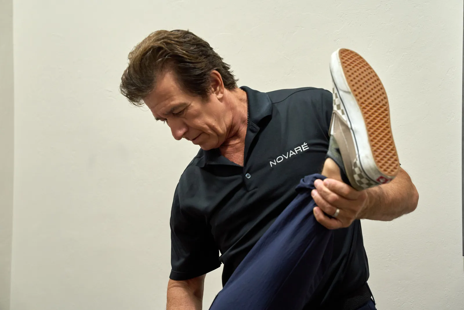 Practitioner performing lower leg assessment for sciatica evaluation at Novar&eacute;